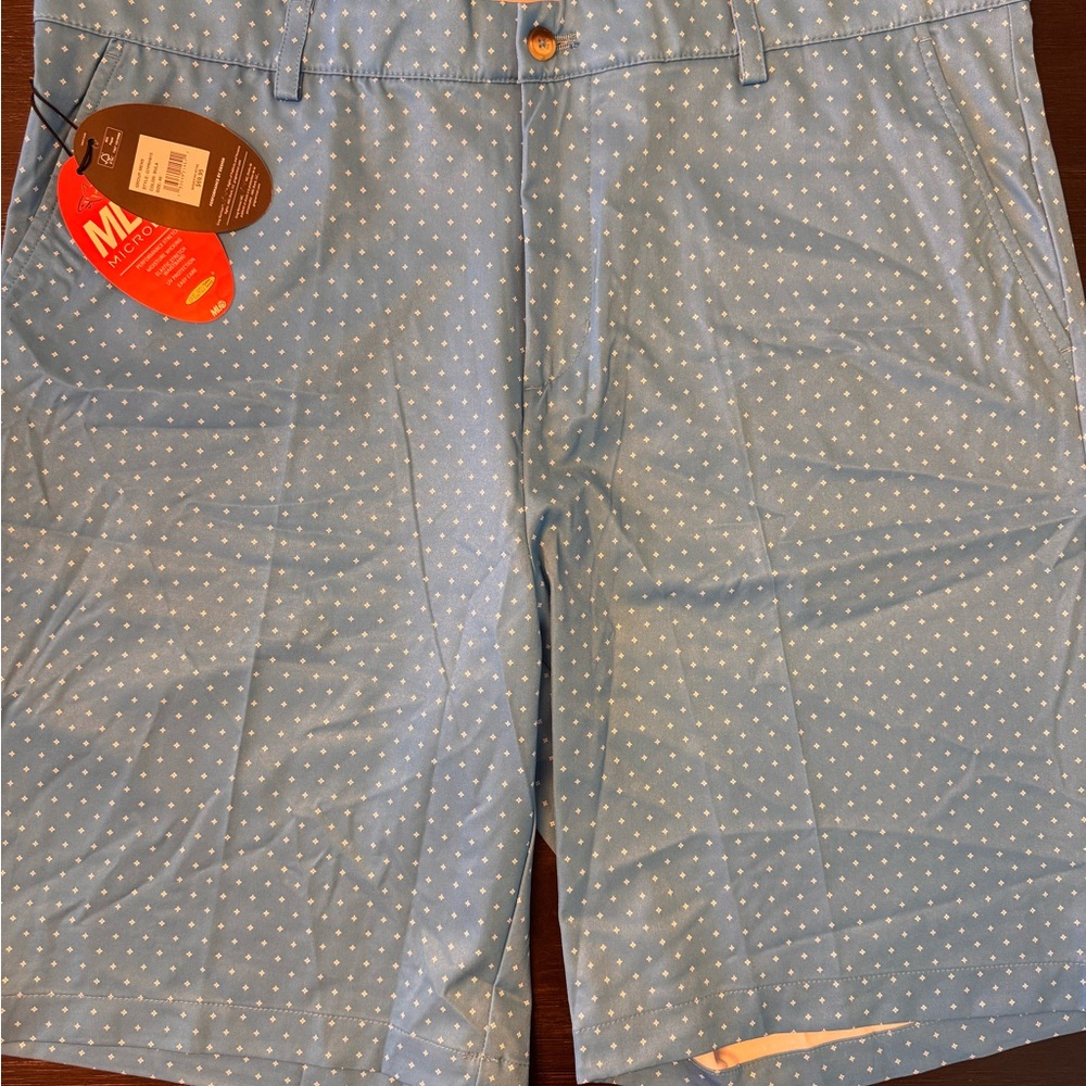 Greg Norman Blue and White Dotted Golf Shorts. NWT. Size 40